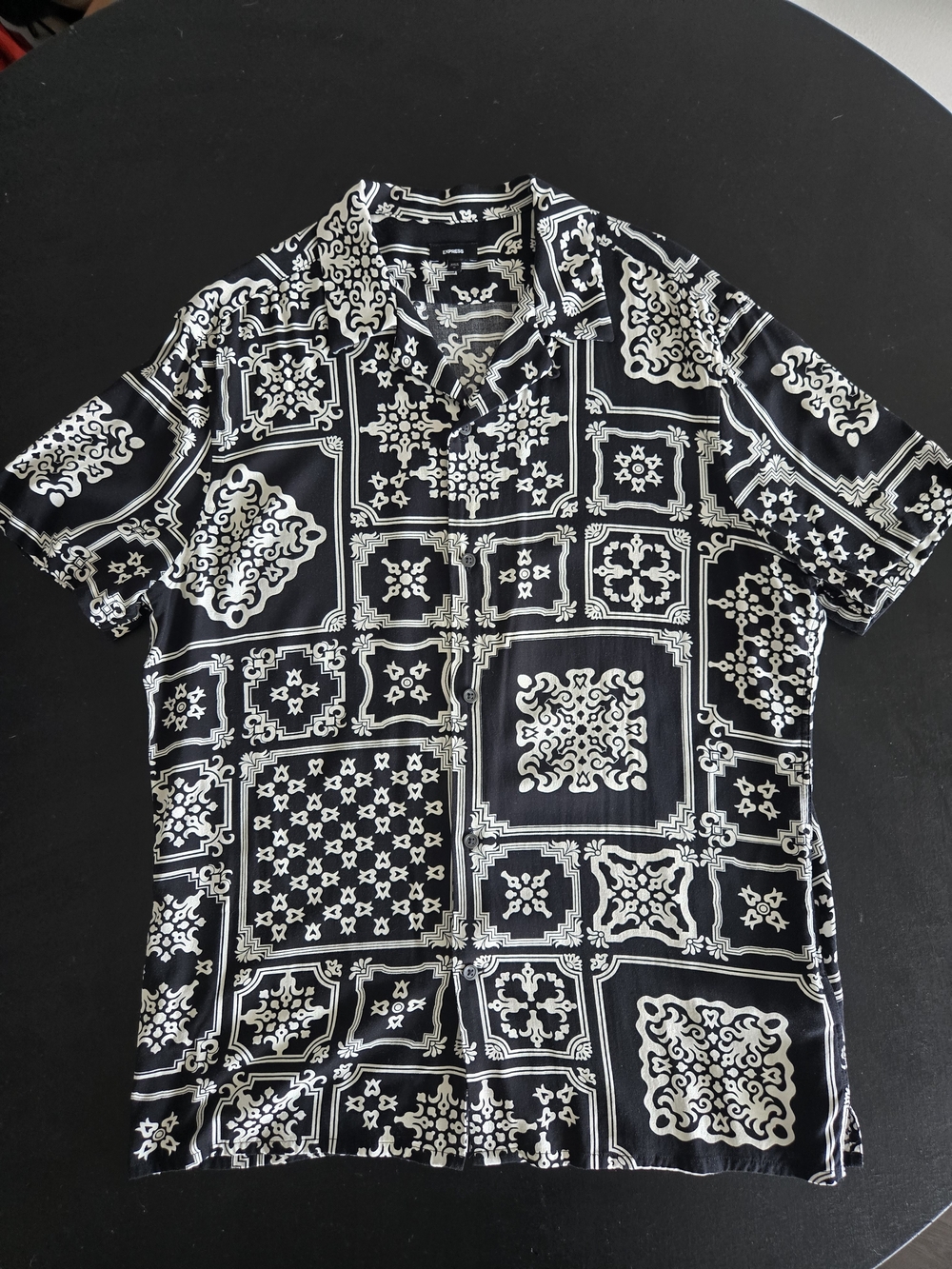 Express Mens Black White Geometric Tile Rayon Short Sleeve Shirt M